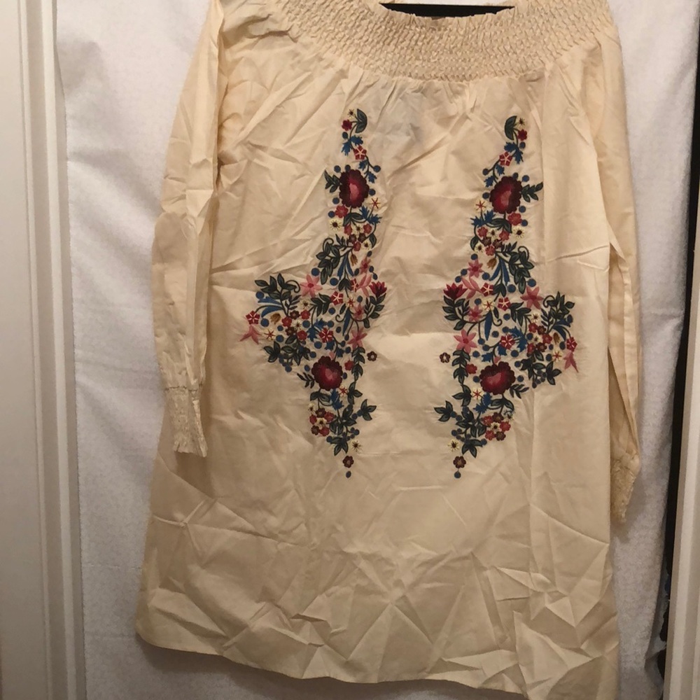 Beautiful embroidered on or off shoulder dress